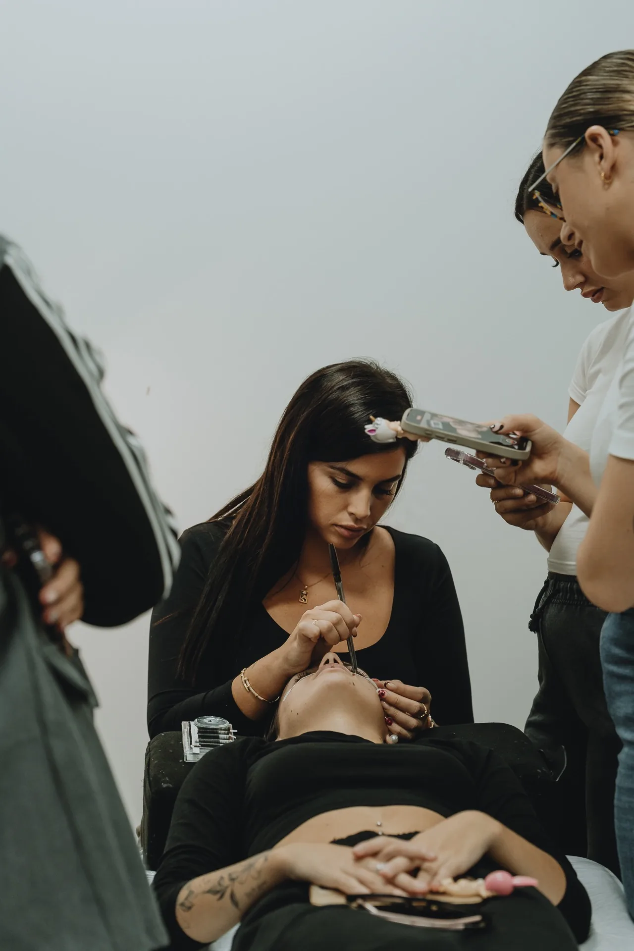 Aplicación de extensiones de pestañas en el curso de Granada